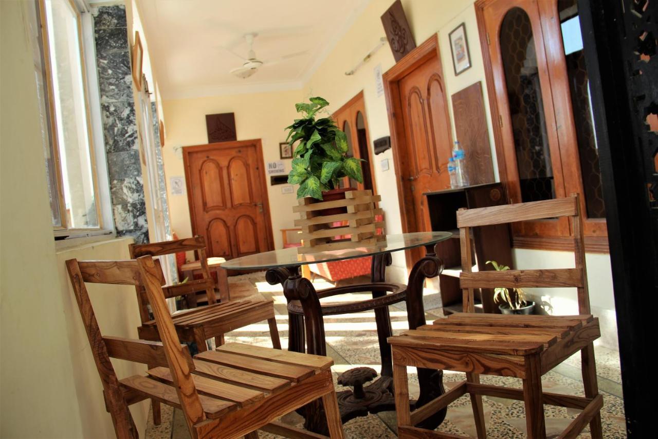 Republika Central Mansehra 外观 照片
