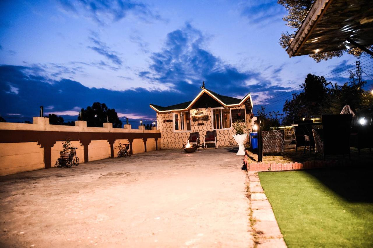 Republika Central Mansehra 外观 照片