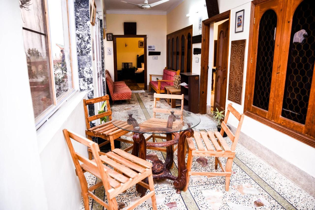 Republika Central Mansehra 外观 照片